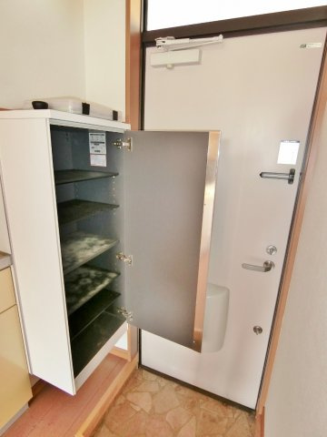 サンヴェール下永吉の玄関