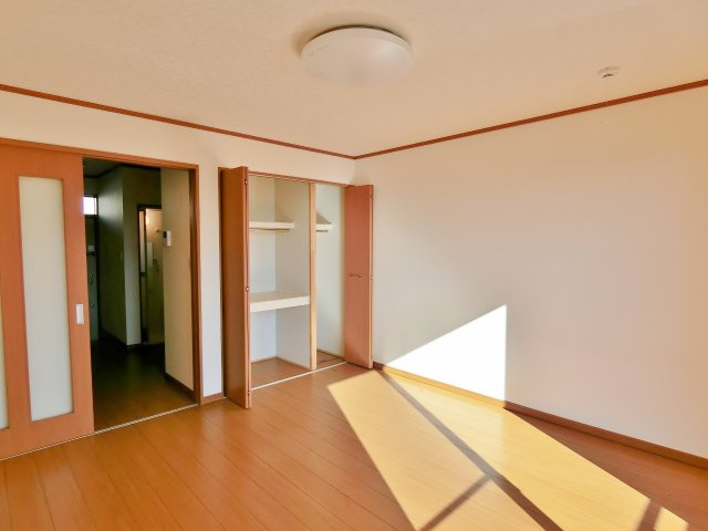 サンヴェール下永吉の洋室