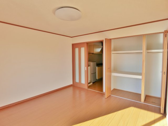 サンヴェール下永吉の洋室