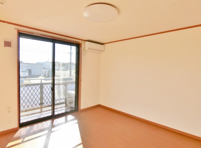 サンヴェール下永吉の洋室