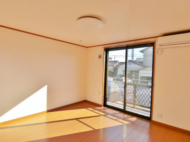 サンヴェール下永吉の洋室