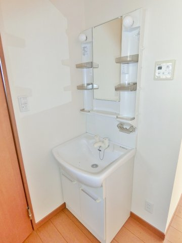 サンヴェール下永吉の独立洗面台