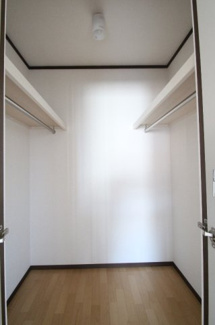 【収納】 | パルティールメゾンⅡ | 寝室にあるウォークインクローゼットです