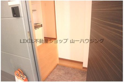 【玄関】 | モンターナ元町 | 玄関内