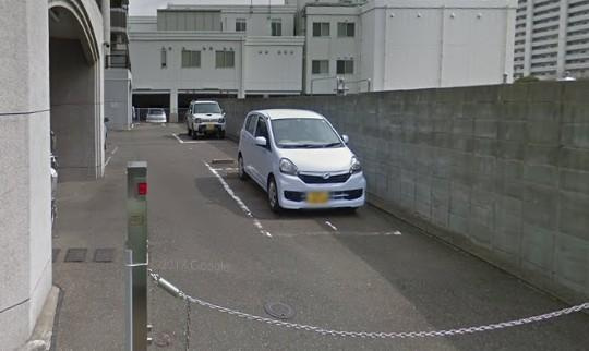 エステート・モア・イーストパークの駐車場