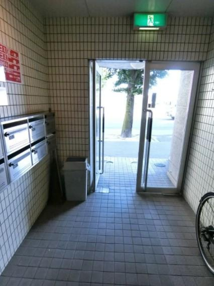 エクセレント百年橋のエントランス