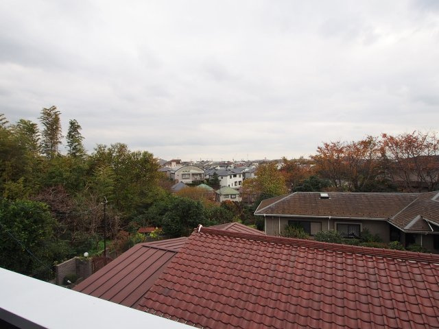 保土ヶ谷区桜ヶ丘１丁目　中古戸建ての展望|目の前に大きな建物がないので開放感ございます。