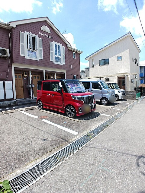 レジデンス田口の駐車場