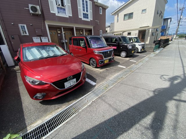 レジデンス田口の駐車場