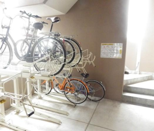 ダイナコートエスタディオ東公園3の駐車場