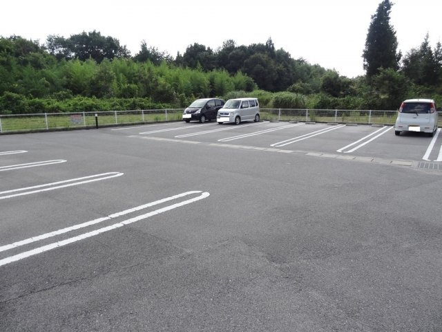 グリーンハイツＦの駐車場