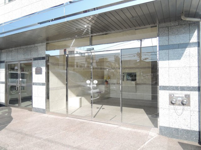 【エントランス】 | 横浜森町分譲共同ビル | JR京浜東北線「磯子」駅徒歩8分、京浜急行本線「屏風ヶ浦」駅徒歩7分と2路線2駅利用可能な好立地！