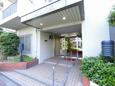 【エントランス】 | メガロン大森 | 京急本線「大森海岸」徒歩2分の好立地！JR京浜東北・根岸線「大森」駅徒歩11分の3線2駅利用可能！