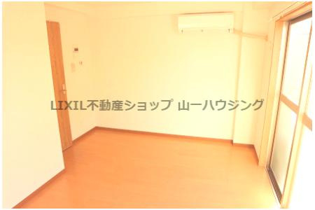 【洋室】 | モンターナ元町 | 居室２