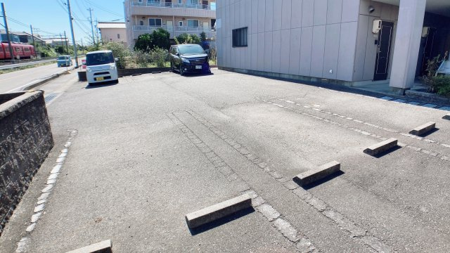 ユアハウス・二ヶ崎の駐車場