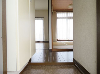 【玄関】 | グリーンハイツ | 同等の別の部屋の写真です。