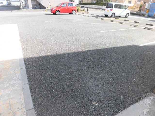 Rapport Bの駐車場