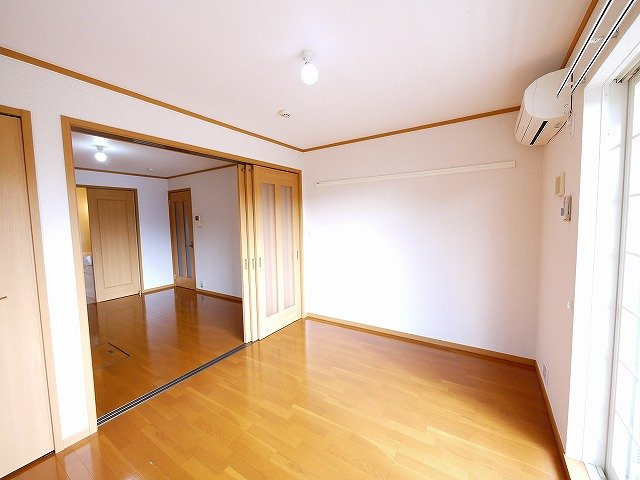 リア　フォレスト　サガラの洋室|個人の部屋や寝室として使える洋室です