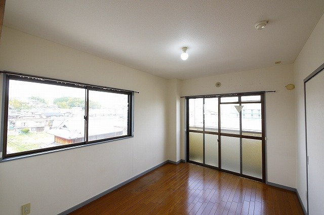 ハイツ中村の洋室|開放感のあるお部屋です。