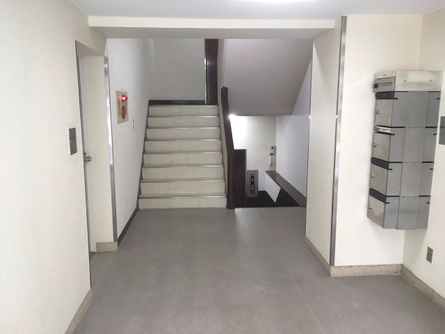 セイキ第２ビルのエントランス