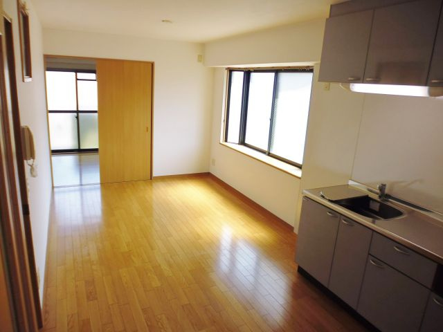 エメラ美苑2の居間・リビング