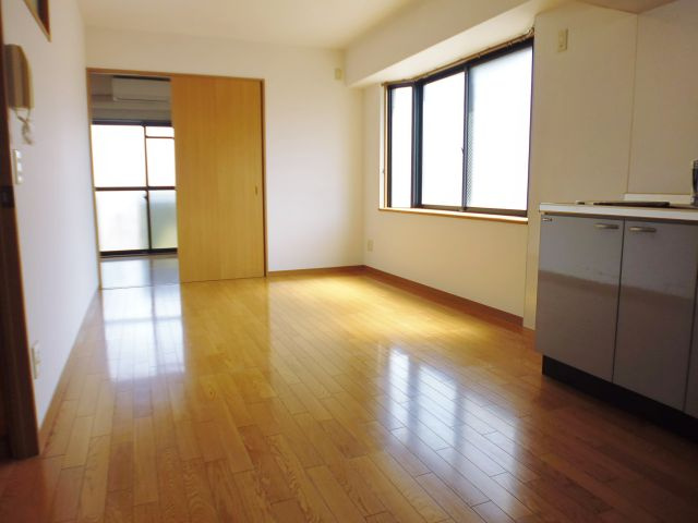 エメラ美苑2の居間・リビング