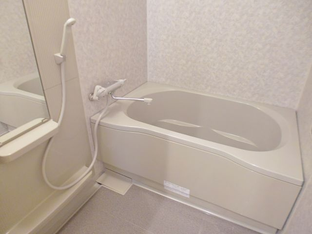 エメラ美苑2の浴室