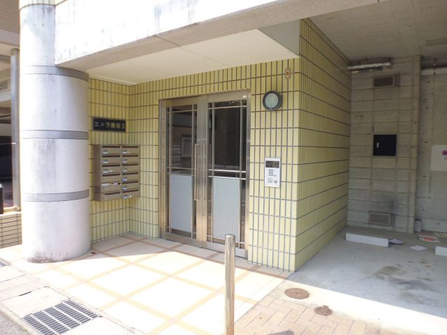 エメラ美苑2のエントランス