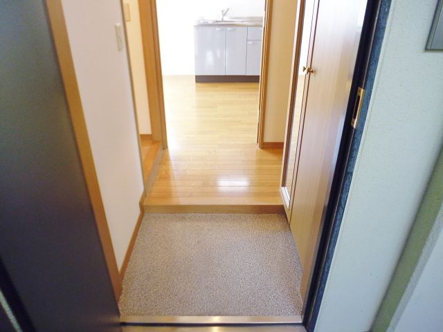 エメラ美苑2の玄関