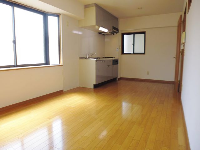 エメラ美苑2の居間・リビング