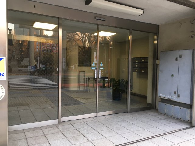 九段ビルのエントランス
