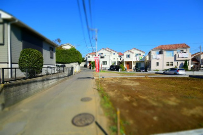 【前面道路含む現地写真】 | 新価格　MLH鵠沼藤が谷１区画-建築条件無し売地（土地） | 藤沢市鵠沼の名前がつく条件無し売地（土地）です☆
土地面積は200㎡と建物、カースペース、お庭も十分な広さが確保できますよっ☆
ハウスメーカーの方とぜひ一度、ご相談ください☆