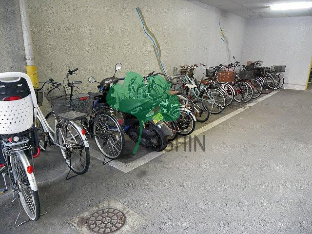 博多スタービルの駐車場