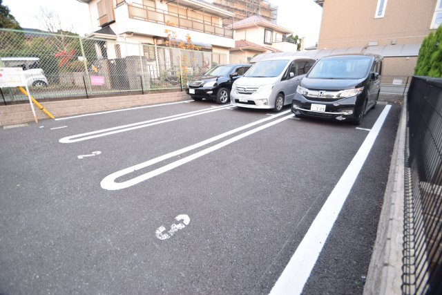スプリングコート西船の駐車場|駐車場に車を止められます