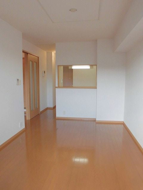 クレイン・ガーデンＣの居間・リビング