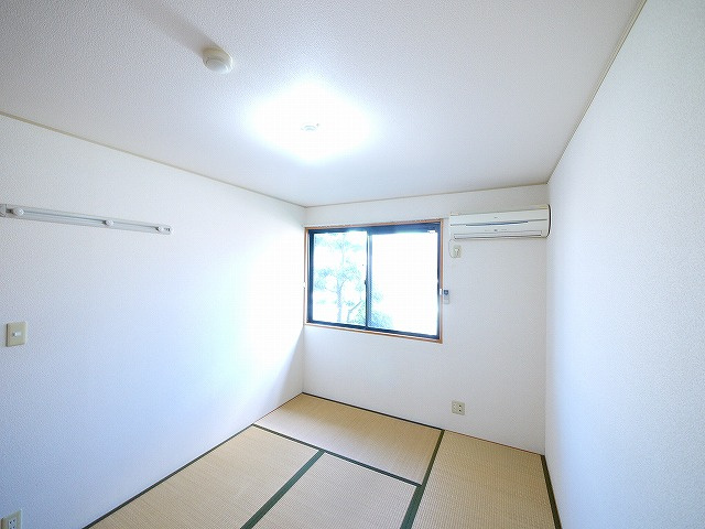 リビングタウン木津南　Ａ棟の和室|落ち着いた雰囲気の和室付きです