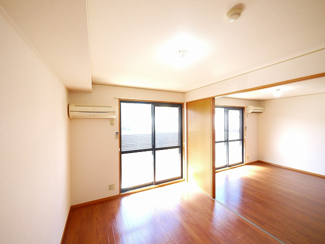 リビングタウン木津南　Ａ棟の居間・リビング|おしゃれな居間です