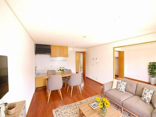 リビングタウン木津南　Ａ棟の居間・リビング|CGで家具等を配置したもので家具等は含まれません