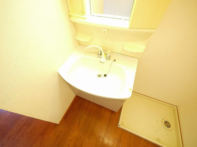 リビングタウン木津南　Ａ棟の洗面所|ゆったりとスペースのある洗面所