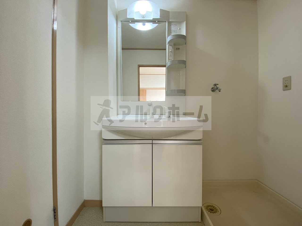 本町八幸ハイツの独立洗面台|本町八幸ハイツ　シャンプードレッサー