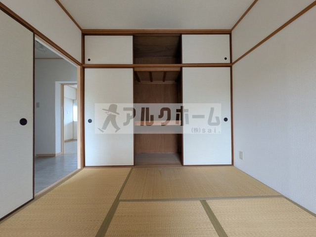 本町八幸ハイツの収納