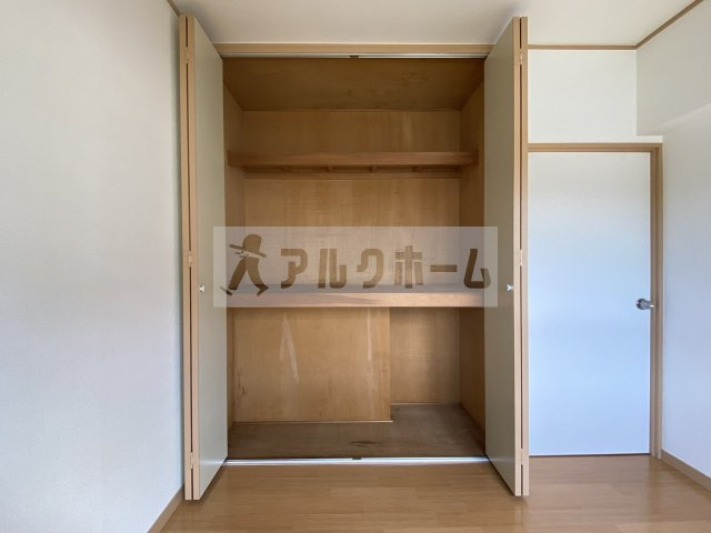 本町八幸ハイツの収納|本町八幸ハイツ　クローゼット