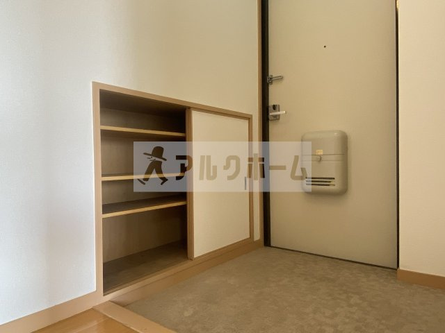 本町八幸ハイツの玄関|本町八幸ハイツ　下駄箱