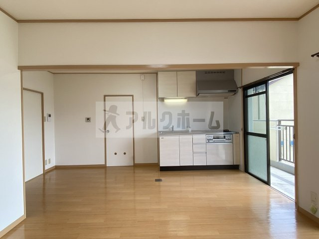 本町八幸ハイツの居間・リビング|本町八幸ハイツ　リビングルーム