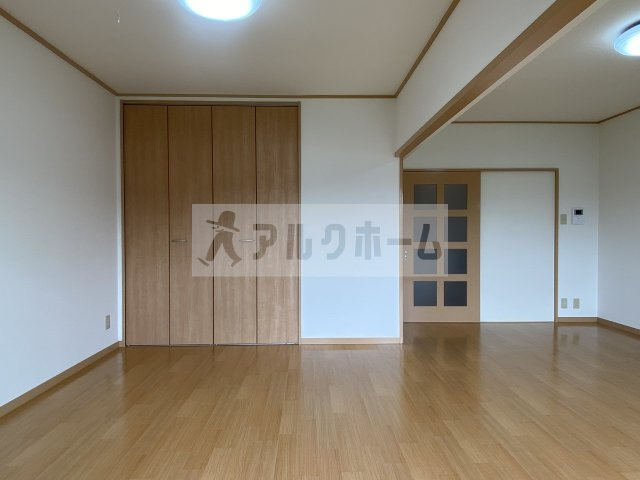 本町八幸ハイツの居間・リビング|本町八幸ハイツ　リビングルーム