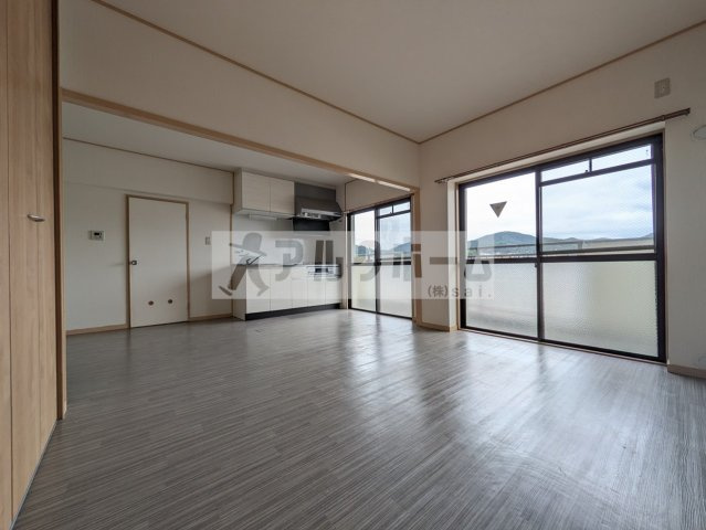 本町八幸ハイツの居間・リビング