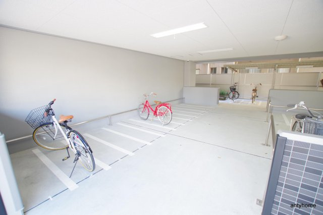インザグレイス桜ノ宮　仲介手数料無料の駐車場