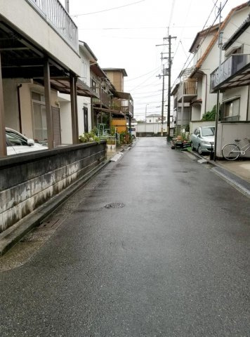 堺市西区山田2丁　中古戸建　の前面道路含む現地写真