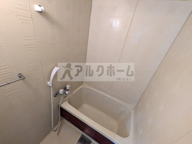 本町八幸ハイツの浴室