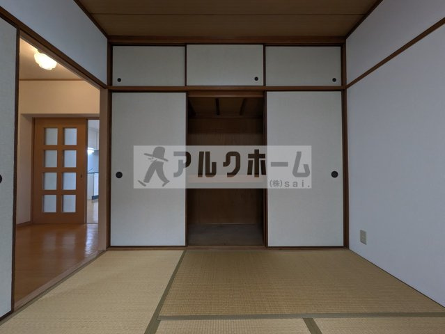 本町八幸ハイツの収納